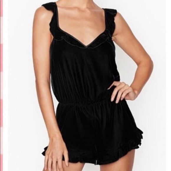 Victoria’s Secret velvet ruffle romper black XS - Picture 1 of 5